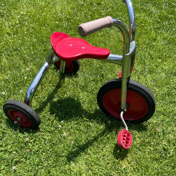 Autism-Products.com proudly introduces the Angeles SilverRider Trike, 10 Inches - Picture 3 of 3